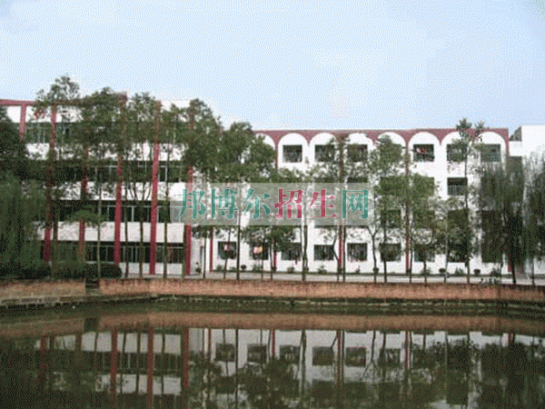 瀘縣建筑職業(yè)中專(zhuān)學(xué)校學(xué)費(fèi)