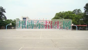 瀘縣建筑職業(yè)中專學(xué)校2016年報名條件、招生對象