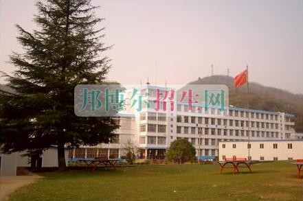 初中畢業(yè)學航空服務(wù)怎樣