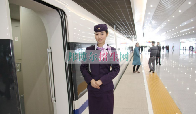 成都哪些高鐵乘務(wù)學校好