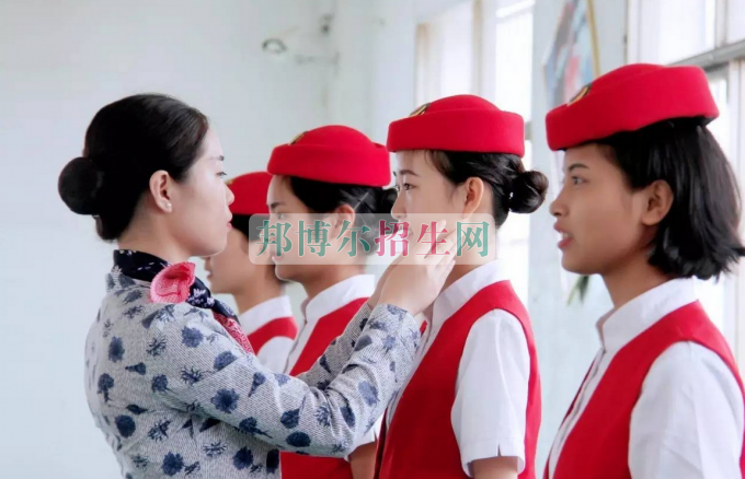 成都有高鐵乘務(wù)的大專大學