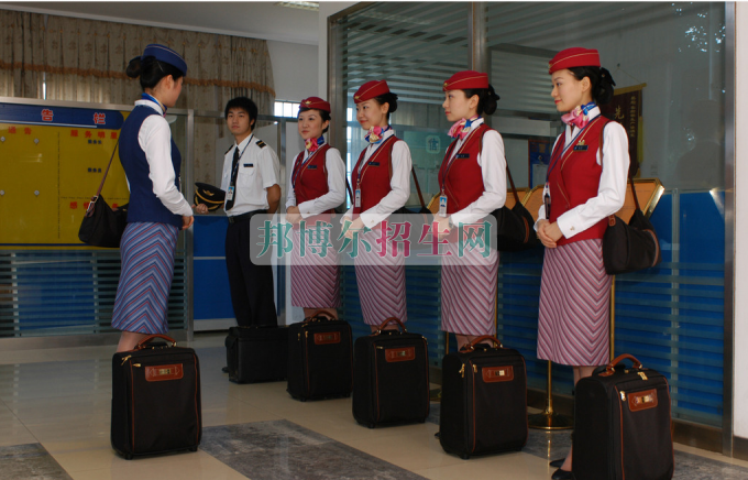 成都空中乘務(wù)學校好不好
