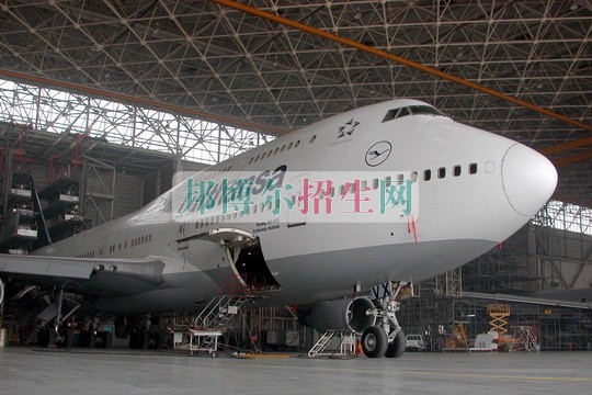 成都好一點(diǎn)的飛機(jī)維修大專(zhuān)學(xué)校