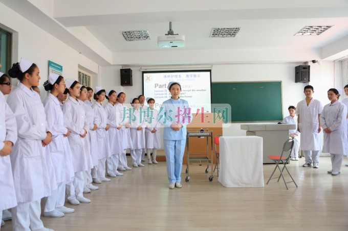 成都涉外護理學(xué)校報名條件