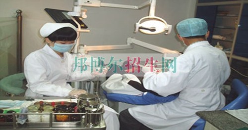 成都口腔醫(yī)學(xué)大專(zhuān)好的學(xué)校