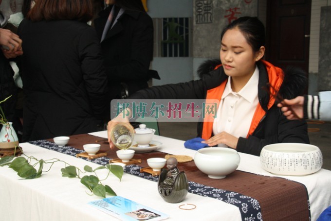 天府新區(qū)成人中等專(zhuān)業(yè)學(xué)校“美好新區(qū)，千年廣都”