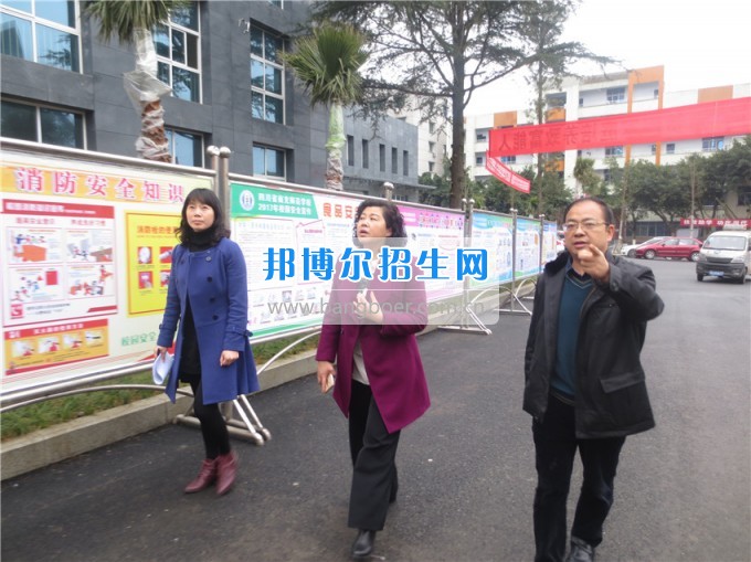 南充師范學(xué)?；ㄩ_滿堂盛世春——南充師范歡慶“三八”節(jié)