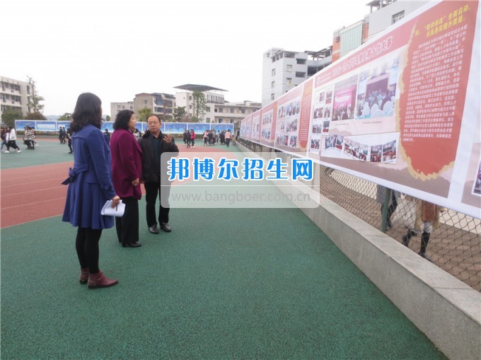 南充師范學(xué)?；ㄩ_滿堂盛世春——南充師范歡慶“三八”節(jié)