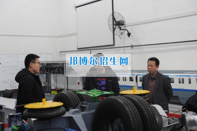 南寧軌道集團到重慶公共運輸職業(yè)學院考察洽談