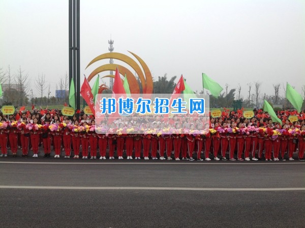 四川省宜賓市南溪區(qū)職業(yè)高級中學(xué)校學(xué)前教育齊拉練，共踏春風(fēng)迎春景