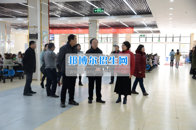 內(nèi)江市教育局檢查川南幼兒師范高等?？茖W(xué)校春季開學(xué)工作
