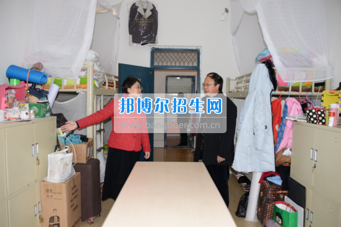 內(nèi)江市教育局檢查川南幼兒師范高等?？茖W(xué)校春季開學(xué)工作