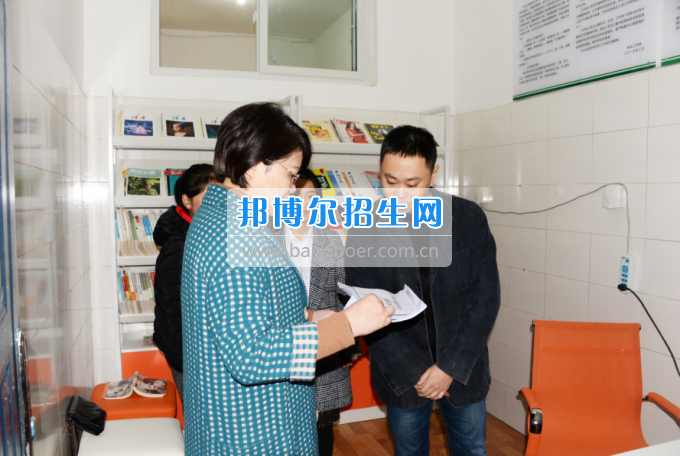 川南幼兒師范高等?？茖W校黨團工作站、圖書漂流站在學生公寓正式運行
