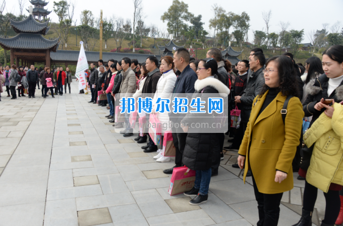 川南幼兒師范高等?？茖W(xué)校舉行慶祝國際勞動(dòng)?jì)D女節(jié)活動(dòng)