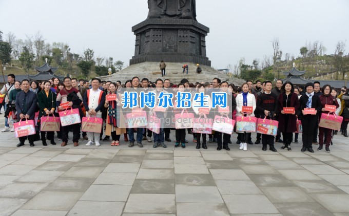 川南幼兒師范高等?？茖W(xué)校舉行慶祝國際勞動(dòng)?jì)D女節(jié)活動(dòng)