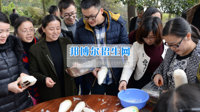 川南幼兒師范高等?？茖W(xué)校舉行慶祝國際勞動(dòng)?jì)D女節(jié)活動(dòng)