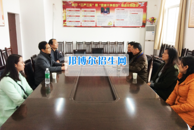 川南幼兒師范高等專(zhuān)科學(xué)校考察交流并巡查實(shí)習(xí)生情況