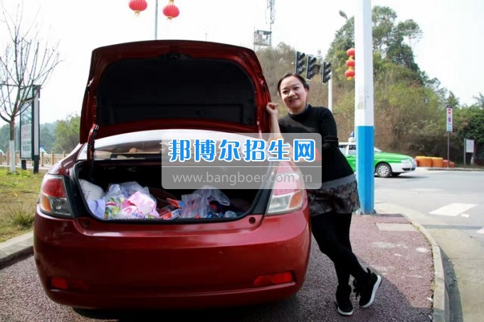 四川省樂(lè)山市第一職業(yè)高級(jí)中學(xué)春風(fēng)十里，不如你