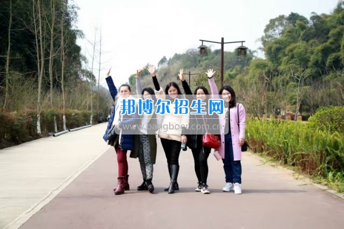 四川省樂(lè)山市第一職業(yè)高級(jí)中學(xué)春風(fēng)十里，不如你