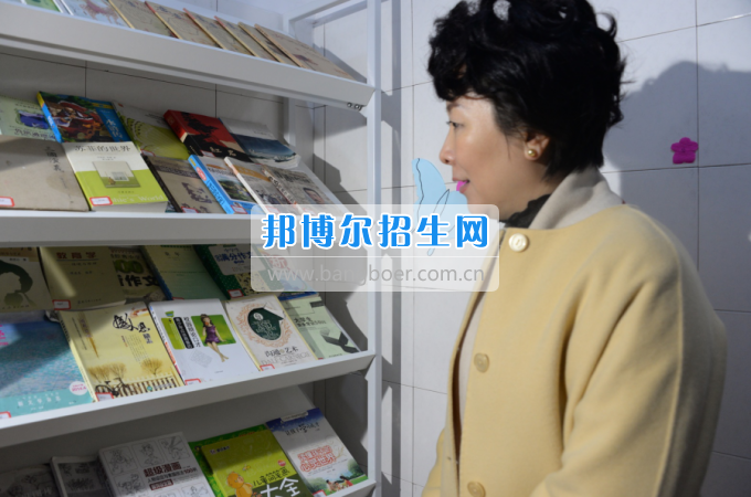 市委常委、宣傳部長(zhǎng)潘梅到川南幼兒師范高等?？茖W(xué)校調(diào)研思想政治工作