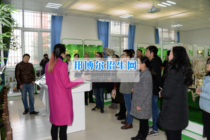 川南幼兒師范高等?？茖W(xué)校與內(nèi)江職業(yè)技術(shù)學(xué)校開展青年聯(lián)誼活動