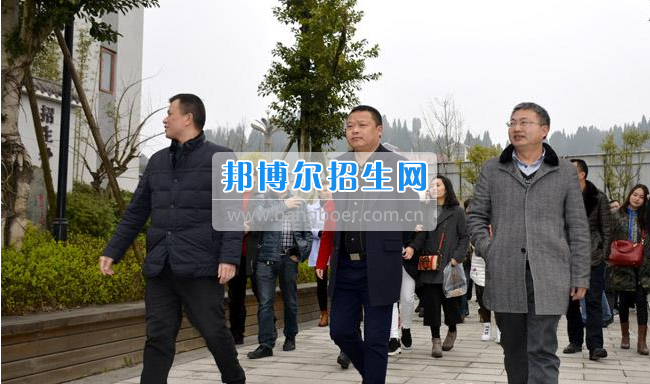 南充市建華職業(yè)中學(xué)開展“請進(jìn)來，走出去”校際交流活動(dòng)