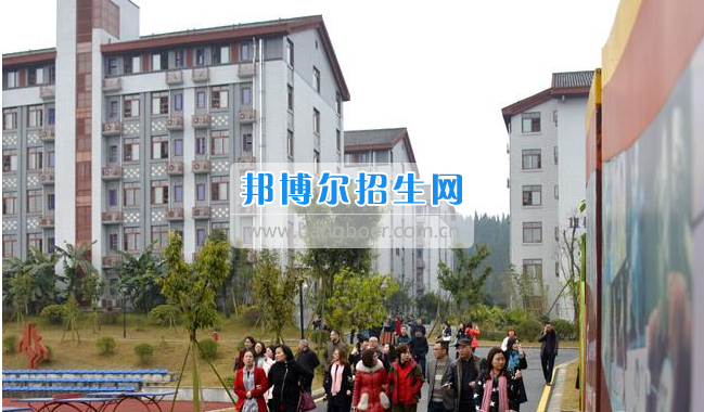 南充市建華職業(yè)中學(xué)開展“請進(jìn)來，走出去”校際交流活動(dòng)