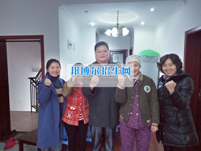 重慶航天職業(yè)技術(shù)學院關(guān)心學生生活、關(guān)注學生成長
