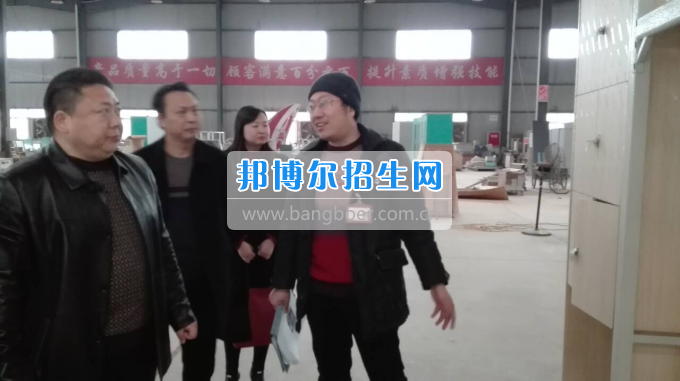 川北幼兒師范高等?？茖W校張廷鑫校長帶隊考察學生公寓設(shè)備