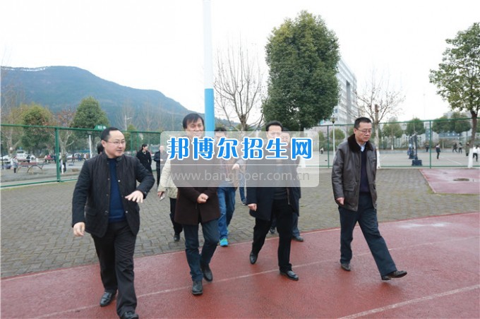 省體育局蔣顯倫副局長一行到川北幼兒師范高等?？茖W(xué)校調(diào)研
