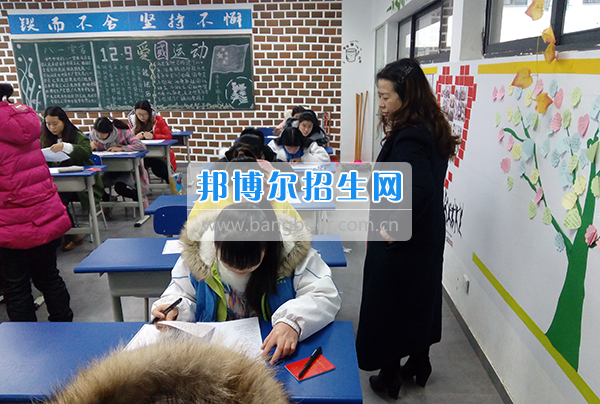 畢節(jié)醫(yī)學(xué)高等?？茖W(xué)校抓考風(fēng)、嚴(yán)考紀(jì)、提質(zhì)量