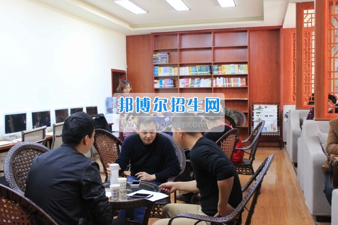 南充市教科所到南部縣職業(yè)技術學校調(diào)研義務教育教學情況