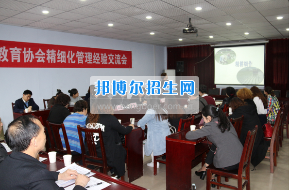 涪陵區(qū)民辦教育協(xié)會(huì)精細(xì)化管理現(xiàn)場會(huì)在重慶市涪陵信息技術(shù)學(xué)校舉行
