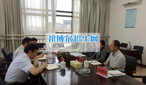 貴州警察學(xué)院來(lái)貴州商業(yè)高等?？茖W(xué)校參觀交流