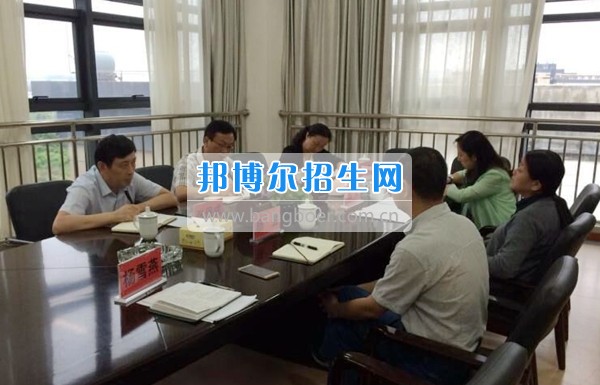貴州警察學(xué)院來(lái)貴州商業(yè)高等?？茖W(xué)校參觀交流