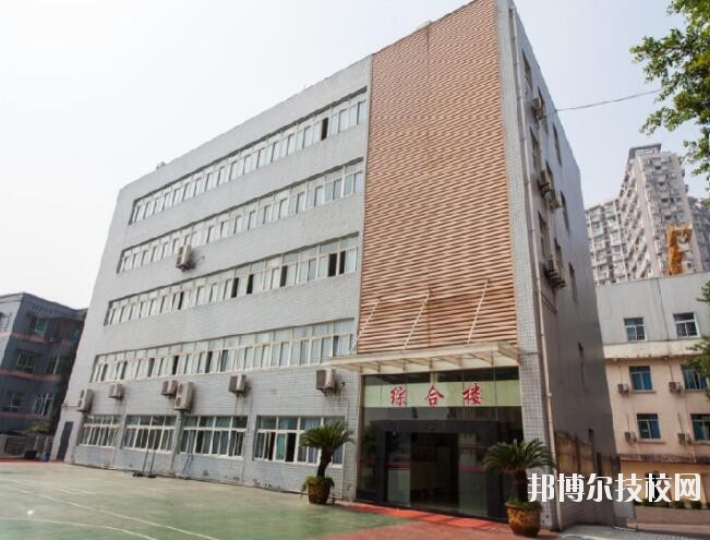 重慶建筑高級技工學(xué)校2020年報名條件、招生要求、招生對象