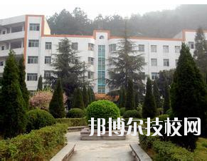 黔南民族衛(wèi)生學(xué)校2020年學(xué)費、收費多少