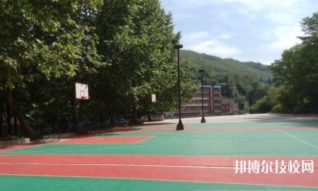 貴州現(xiàn)代經(jīng)濟學(xué)校2020年學(xué)費、收費多少