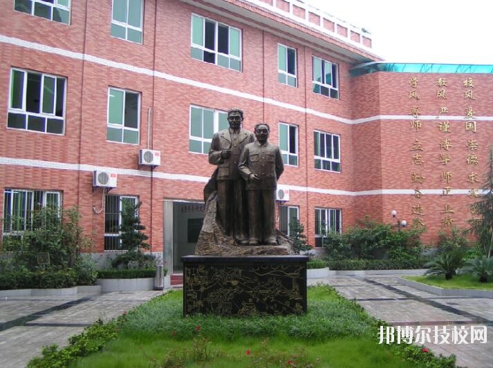 重慶渝中職業(yè)教育中心2020年報(bào)名條件、招生要求、招生對(duì)象