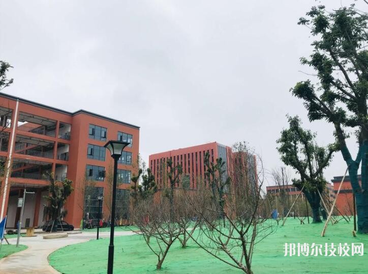重慶五一高級(jí)技工學(xué)校2020年報(bào)名條件、招生要求、招生對(duì)象