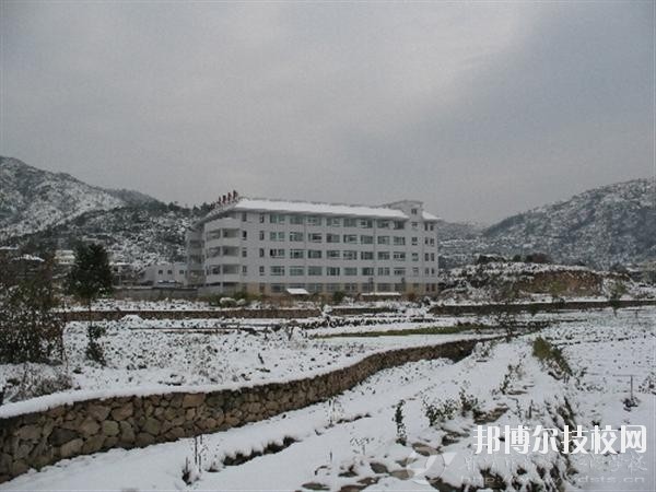 樂清市雁蕩山旅游學(xué)校2020年學(xué)費(fèi)、收費(fèi)多少 