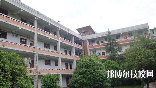 清鎮(zhèn)中等職業(yè)技術(shù)學(xué)校2020年報(bào)名條件、招生要求、招生對(duì)象