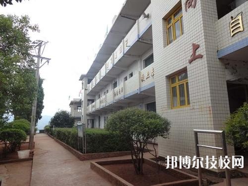 普定職業(yè)技術(shù)學(xué)校2020年報(bào)名條件、招生要求、招生對象