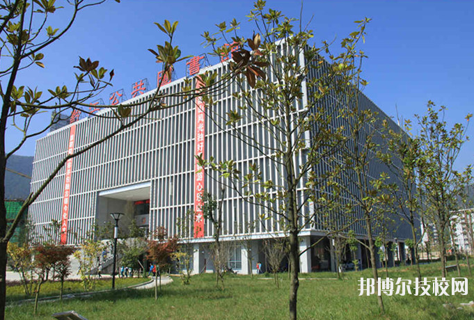 重慶黔江區(qū)民族職業(yè)教育中心2020年報(bào)名條件、招生要求、招生對(duì)象