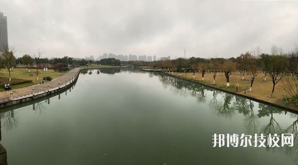 鄞州職業(yè)教育中心學校2020年學費、收費多少