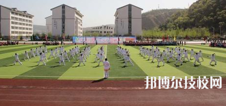 平?jīng)鰴C(jī)電工程學(xué)校2020年學(xué)費(fèi)、收費(fèi)多少