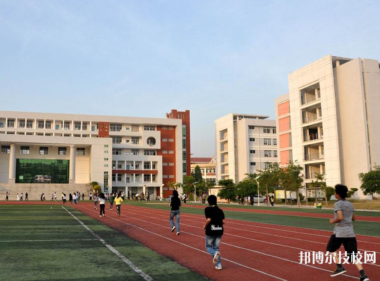 重慶青山工業(yè)技工學(xué)校怎么樣、好不好