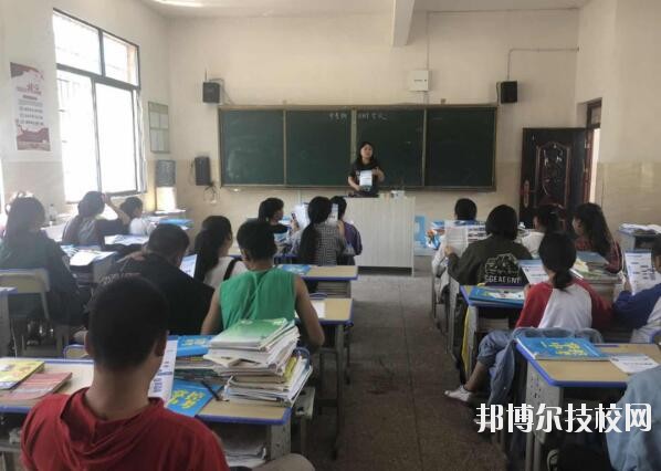 安順機(jī)械工業(yè)學(xué)校2020年報名條件、招生要求、招生對象