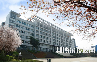 重慶三峽衛(wèi)生學校2020年報名條件、招生要求、招生對象