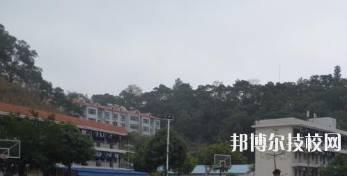 廣西右江民族商業(yè)學(xué)校怎么樣、好不好